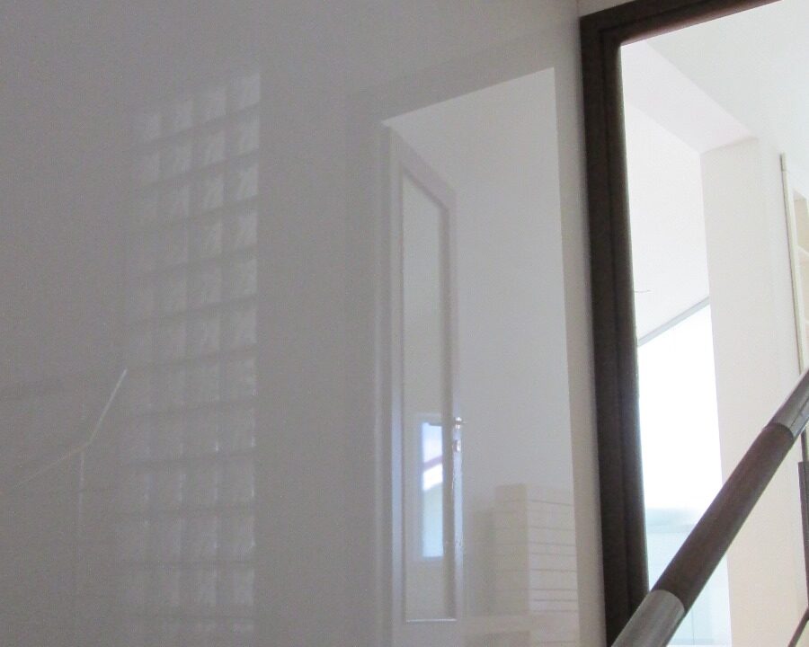 gallery-item